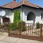 Fecskefeszek Vendeghaz *